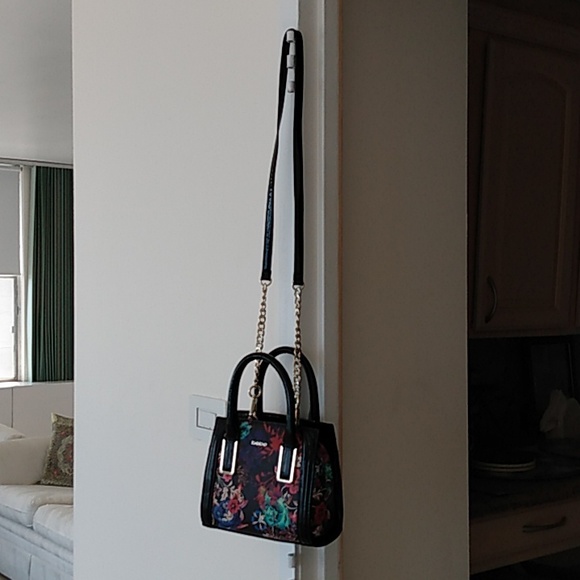 💝 Bebe handbag/ crossbody bag EUC - Picture 9 of 9